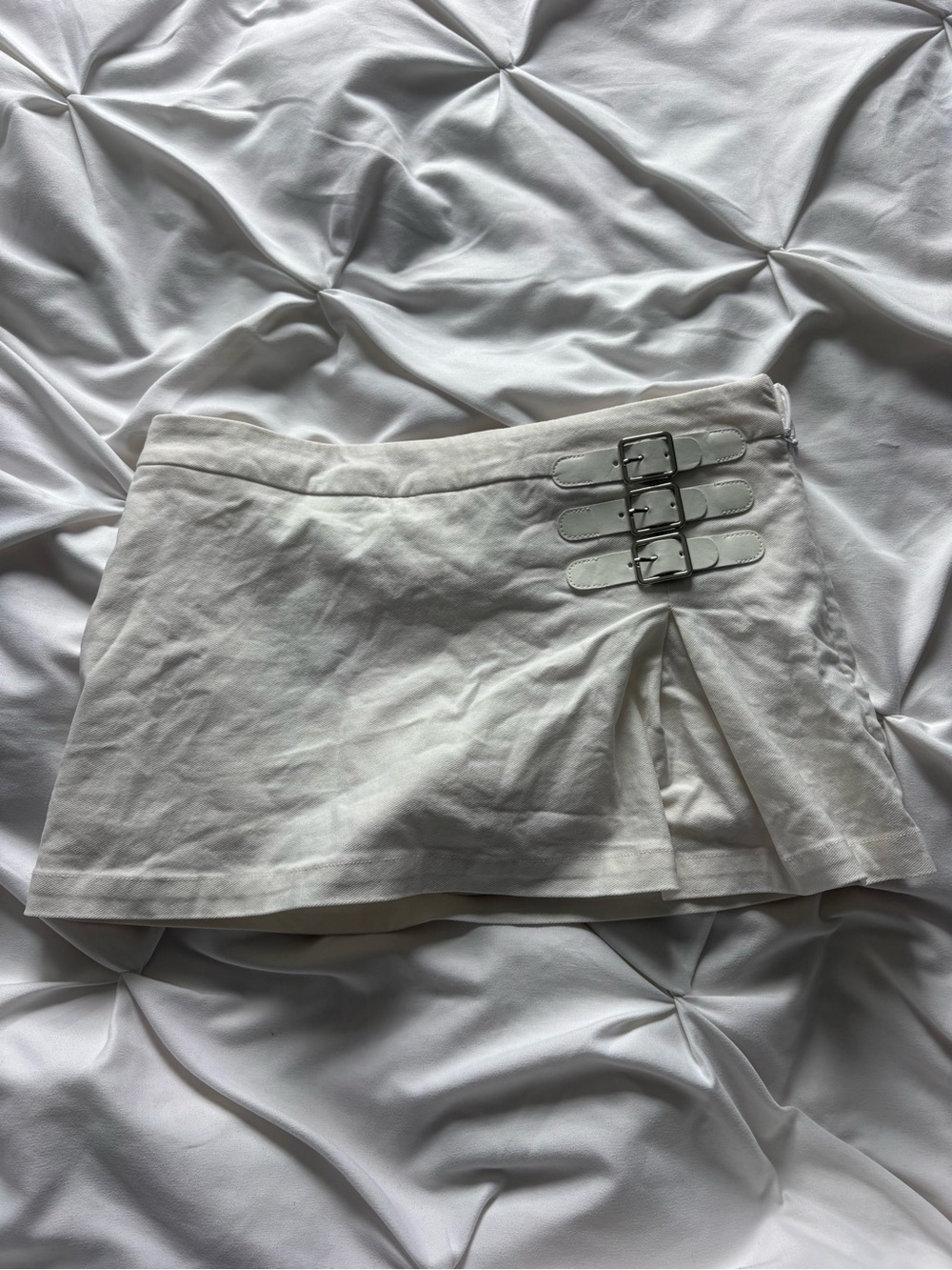 Women’s White Buckle Detail Mini Skort - Women’s Size Small